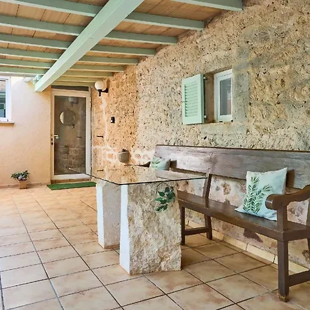 Rustikale Mit Privatem Pool Hébergement de vacances